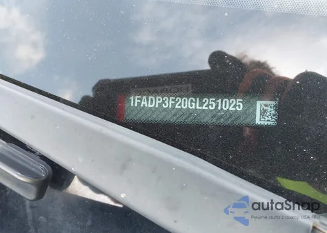 2016 Ford Focus Se z USA, uszkodzony, nr VIN 1FADP3F20GL251025